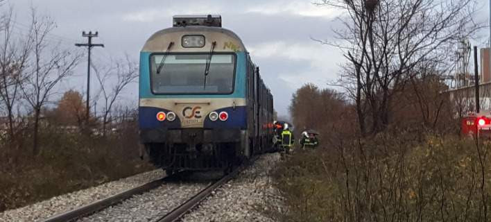 Τραγωδία στα Τρίκαλα: Τρένο παρέσυρε Ι.Χ. -Νεκρός ο οδηγός (βίντεο)